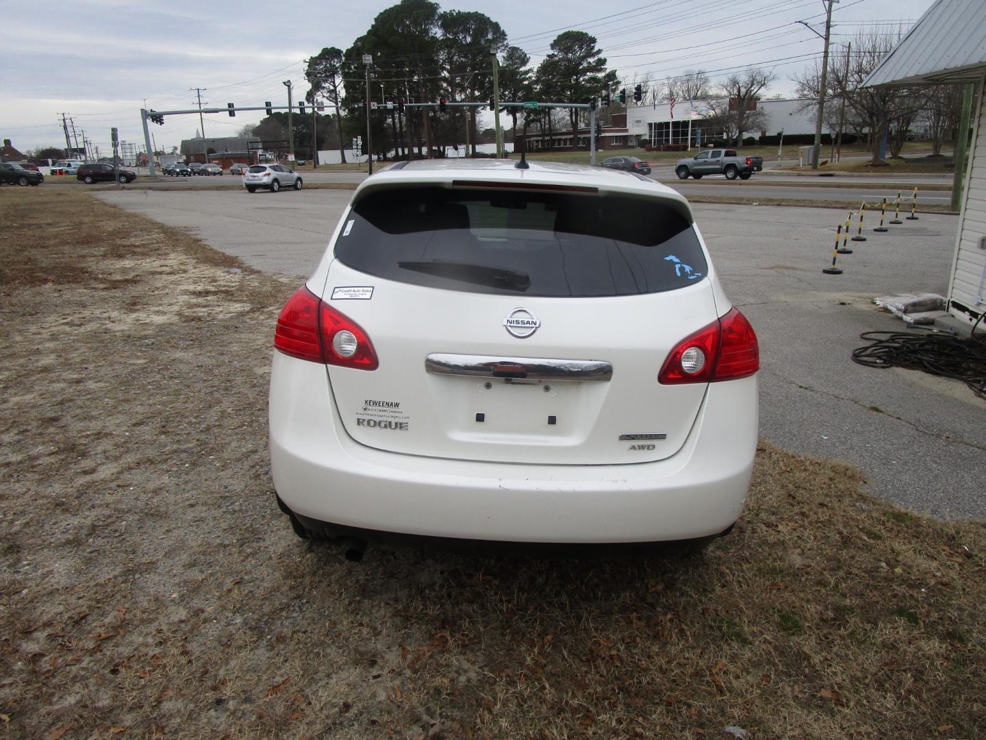 2012 White Nissan Rogue (JN8AS5MV4CW) , located at 2553 Airline Blvd, Portsmouth, VA, 23701, (757) 488-8331, 36.813889, -76.357597 - Down Payment: $599 Weekly Payment: $100 APR: 23.9% Repayment Terms: 42 Months ***CALL ELIZABETH SMITH - DIRECTOR OF MARKETING @ 757-488-8331 TO SCHEDULE YOUR APPOINTMENT TODAY AND GET PRE-APPROVED RIGHT OVER THE PHONE*** - Photo#6